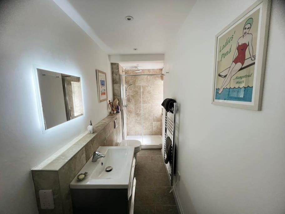 Self-Contained Ensuite Double Or Twin Bedroom In Pentir Bangor  Exterior photo